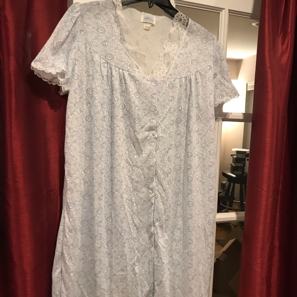 Bed & Breakfast nightgown and robe set - Picture 4 of 6